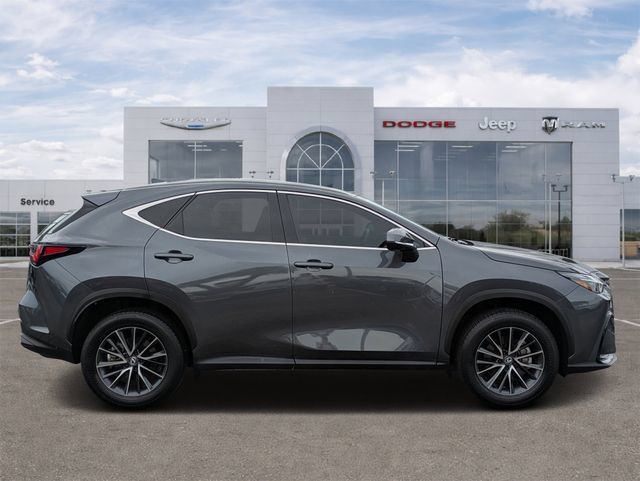 Used 2024 Lexus NX 250 FWD image 2