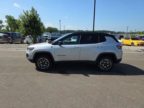 Used 2025 Jeep Compass Trailhawk AWD/4WD image 4