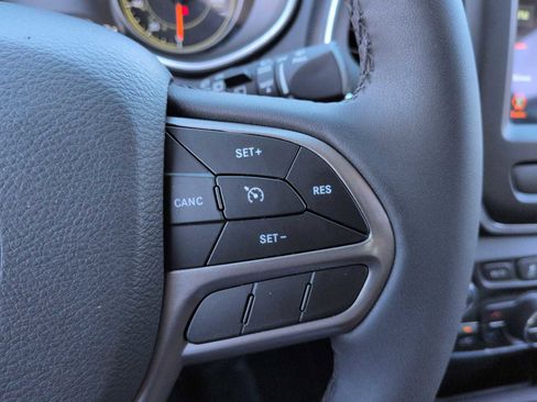 Used 2022 Jeep Cherokee Latitude Lux w/ Sun & Sound Group image 43