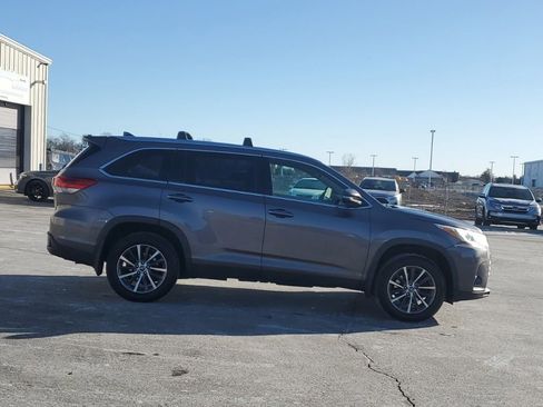 Used 2019 Toyota Highlander XLE image 10