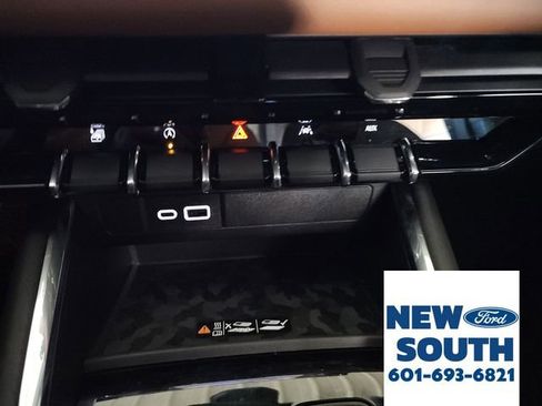 Used 2024 GMC Canyon AT4 w/ AT4 Premium Package image 25