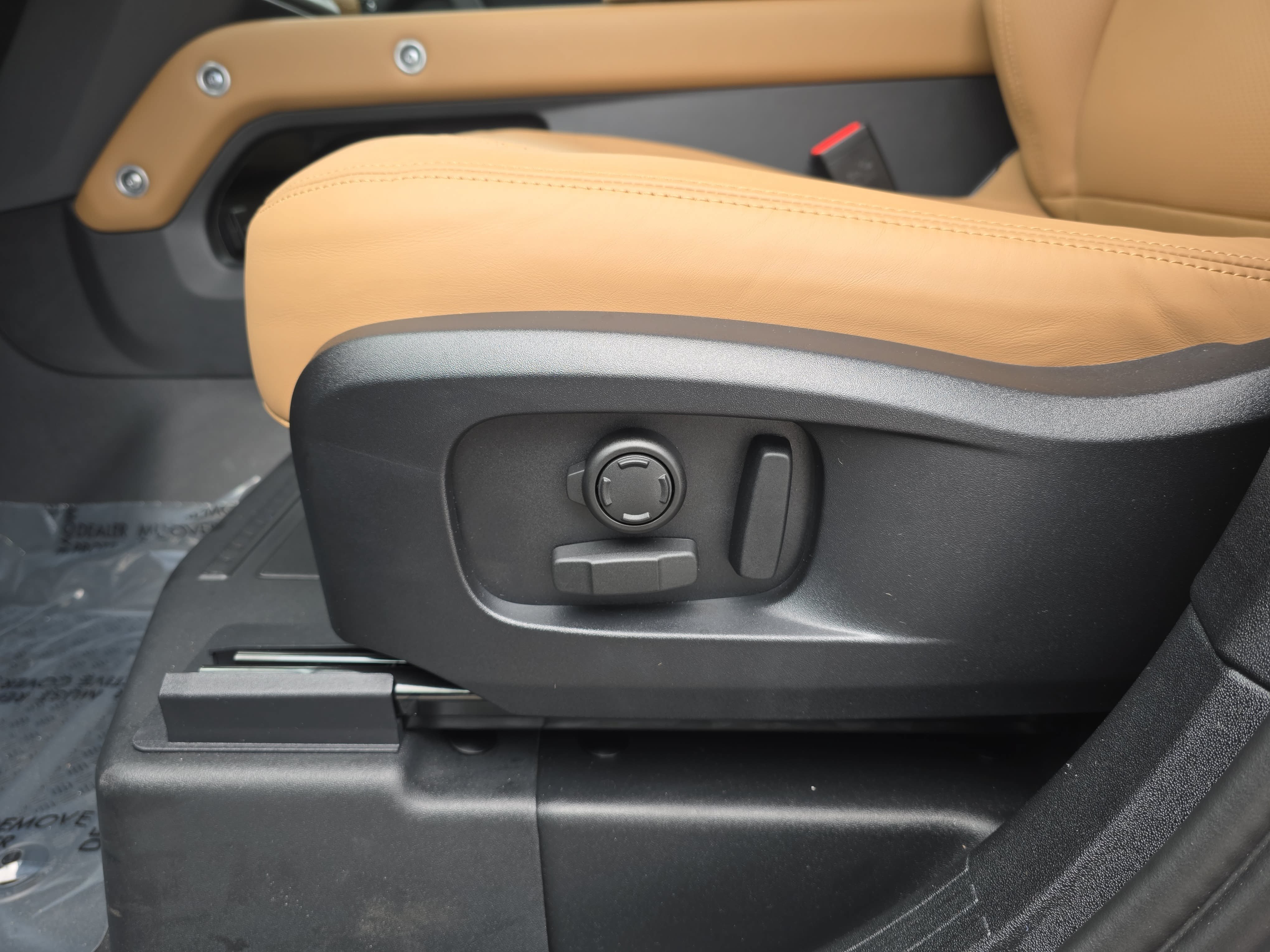 New 2026 Land Rover Defender 110 X-Dynamic SE AWD/4WD image 28