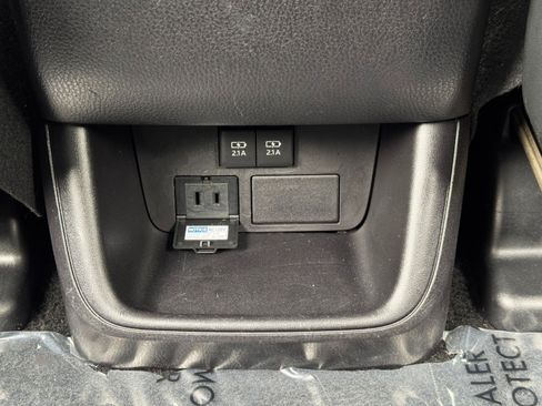 Used 2017 Toyota Highlander Limited FWD image 33