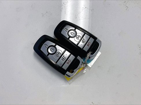 Used 2022 Ford Escape Titanium w/ Class II Trailer Tow Package image 9