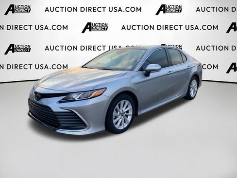 Used 2024 Toyota Camry LE w/ Convenience Package image 1