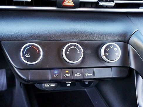 Certified 2025 Hyundai Elantra SE FWD image 38
