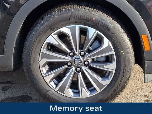 Used 2025 Buick Envision Preferred image 11