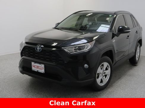 Used 2021 Toyota RAV4 XLE image 2