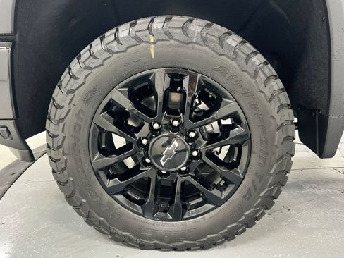 Used 2025 Chevrolet Silverado 2500 LTZ AWD/4WD image 25