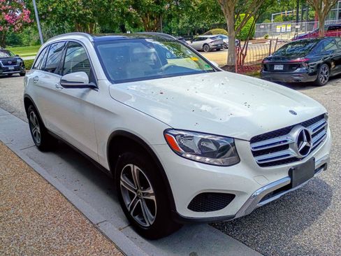 Used 2018 Mercedes-Benz GLC 300 4MATIC image 3