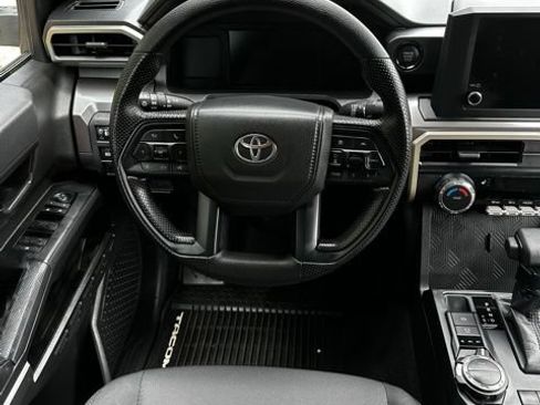 Used 2025 Toyota Tacoma SR5 AWD/4WD image 25
