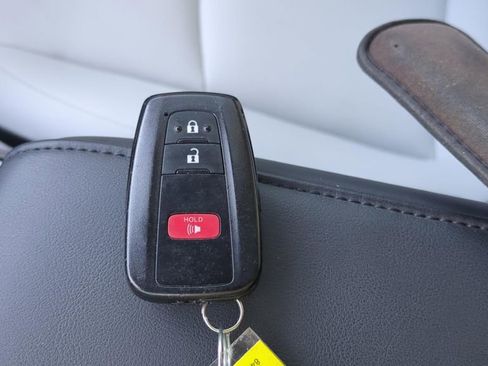 Used 2018 Toyota Prius Four Touring w/ Appearance Package image 26