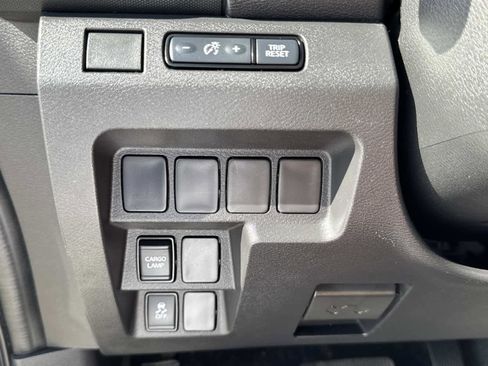 Used 2023 Nissan Frontier SV image 47