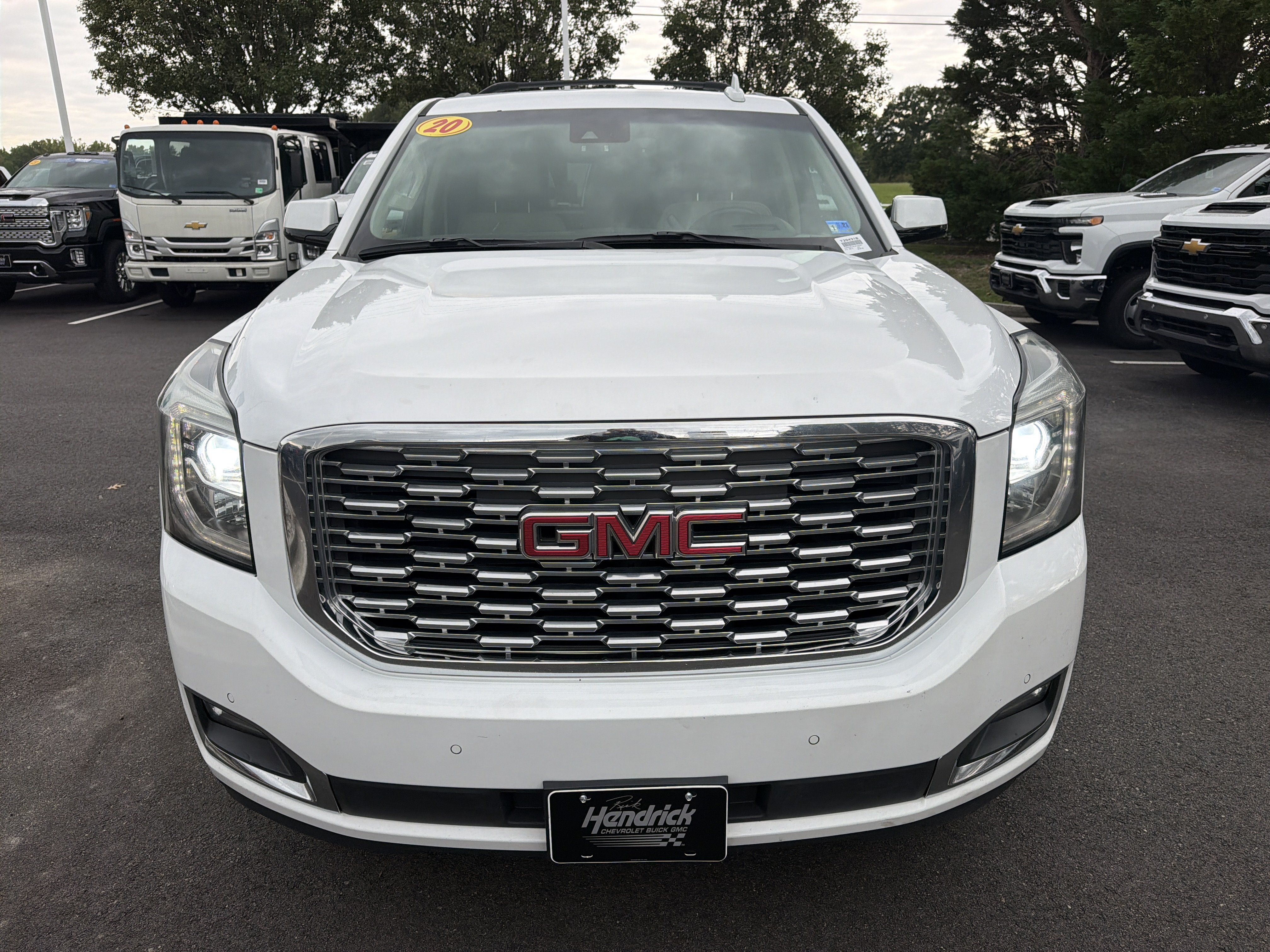 Used 2020 GMC Yukon XL Denali w/ Denali Ultimate Package AWD/4WD image 3