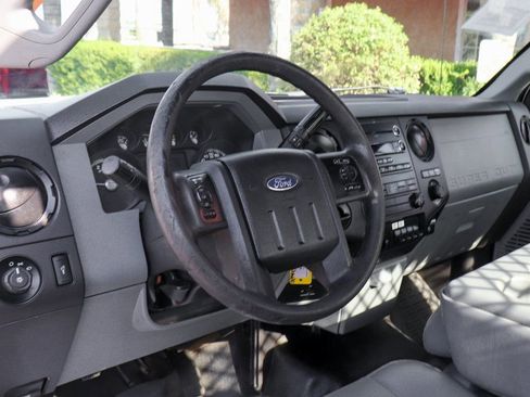 Used 2015 Ford F550 2WD Regular Cab Super Duty image 18