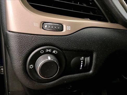Used 2016 Jeep Cherokee Sport AWD/4WD image 30