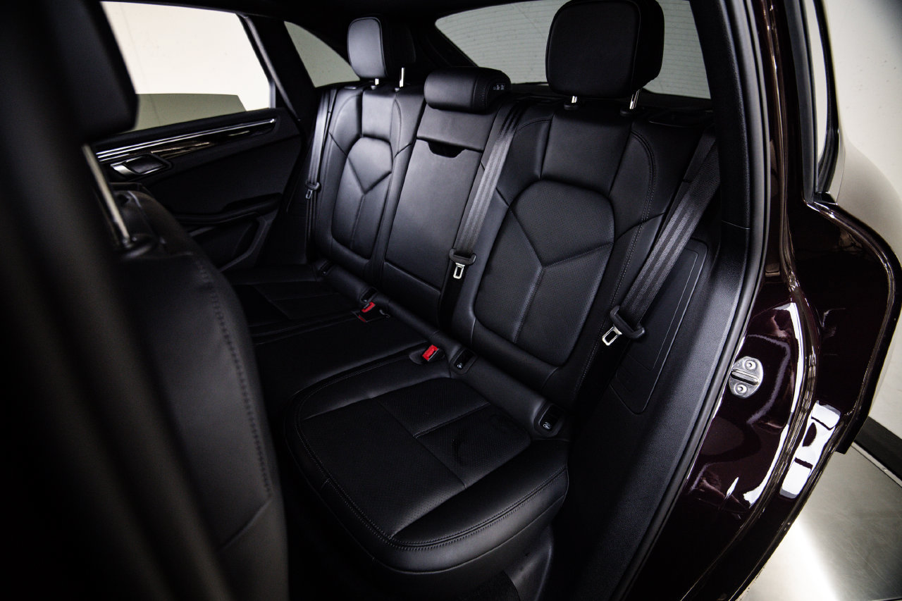 Certified 2026 Porsche Macan AWD/4WD image 24