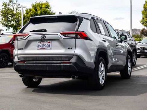 Used 2019 Toyota RAV4 XLE w/ Convenience Package FWD image 10