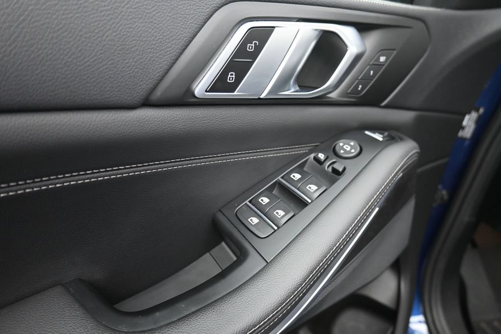 Used 2022 BMW X5 xDrive40i w/ Premium Package AWD/4WD image 9