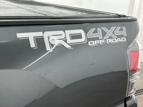 Used 2021 Toyota Tacoma TRD Off-Road w/ Technology Package AWD/4WD image 4
