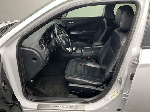 Used 2013 Dodge Charger SXT Plus image 3