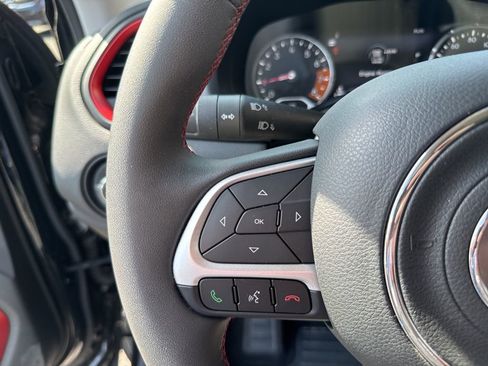 Used 2023 Jeep Renegade Trailhawk image 31