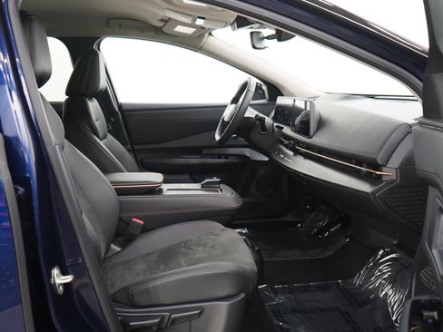Used 2025 Nissan Ariya AWD image 11