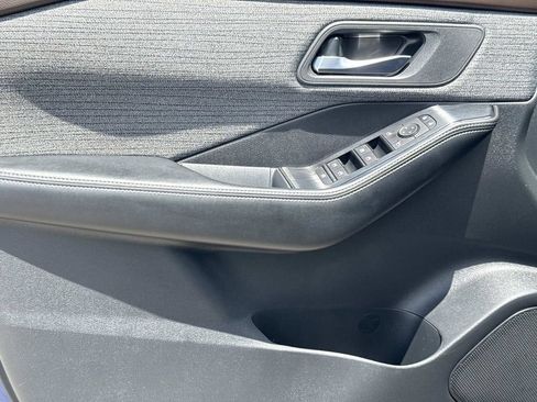 Certified 2023 Nissan Rogue SV FWD image 17