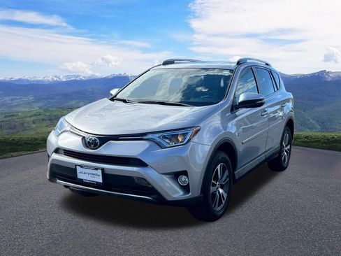 Used 2018 Toyota RAV4 XLE AWD/4WD image 1