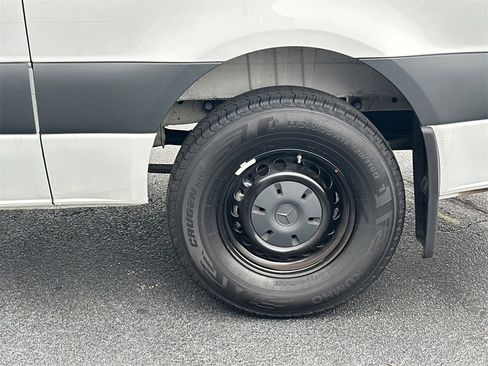 Used 2024 Mercedes-Benz Sprinter 144 Cargo image 10