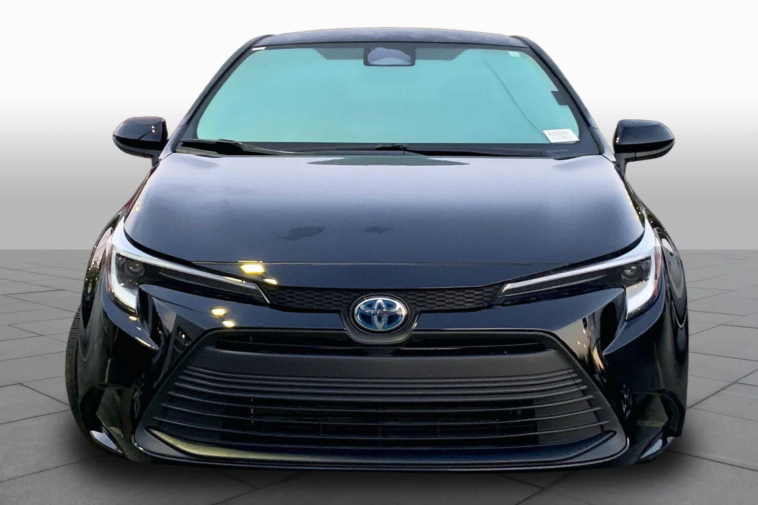 Used 2024 Toyota Corolla LE FWD image 4