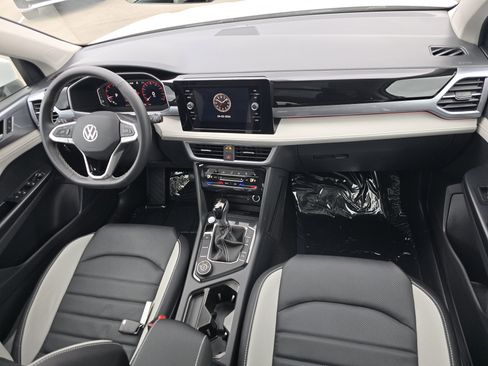 New 2026 Volkswagen Taos SEL AWD/4WD image 17