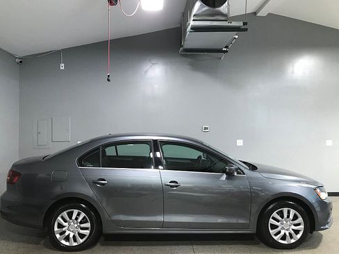 Used 2017 Volkswagen Jetta S FWD image 2