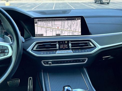 Used 2022 BMW X7 M50i w/ Luxury Seating Package image 6