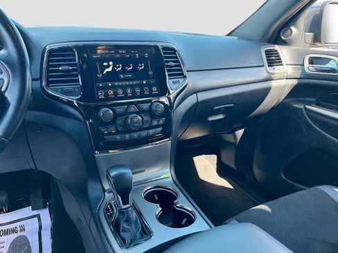 Used 2021 Jeep Grand Cherokee Laredo X image 24