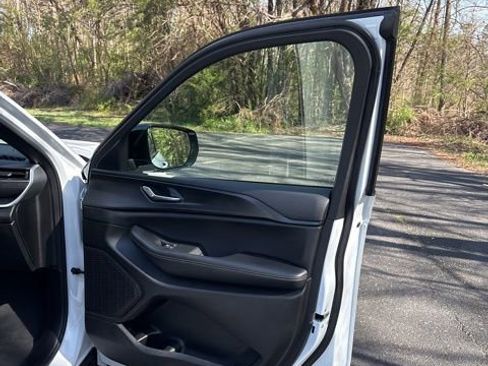 Used 2025 Jeep Grand Cherokee Altitude image 23