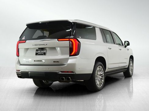 Used 2025 GMC Yukon XL Denali w/ Denali Reserve Package AWD/4WD image 5