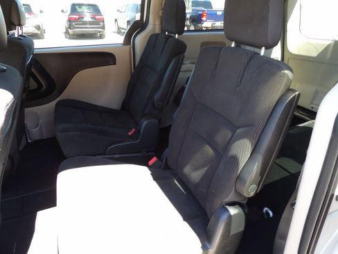 Used 2019 Dodge Grand Caravan SE FWD image 11