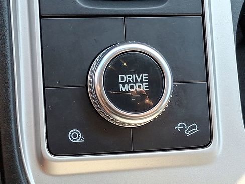 Used 2022 Ford Explorer XLT image 27