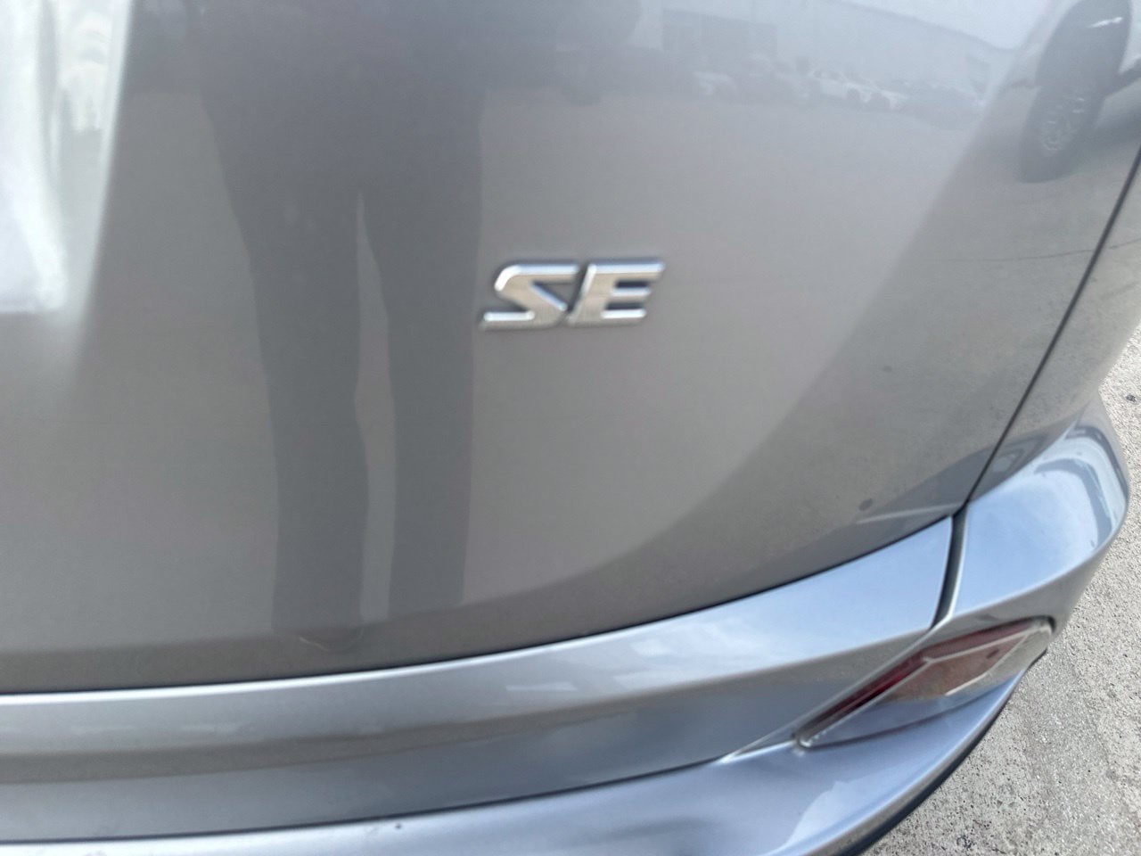 Used 2018 Toyota RAV4 SE w/ Power Extra Value Package FWD image 4