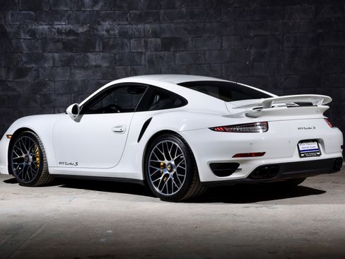 Used 2015 Porsche 911 Turbo S image 3