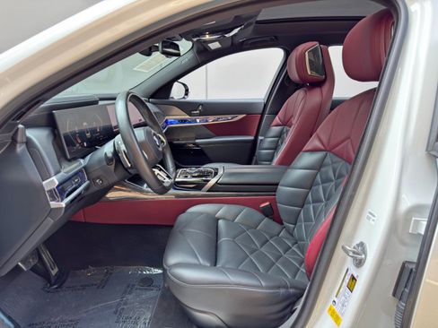 Used 2023 BMW 740i w/ Parking Assistance Package RWD image 17