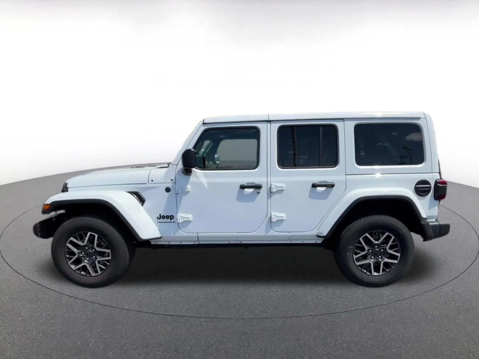 Used 2025 Jeep Wrangler Unlimited Sahara AWD/4WD image 8
