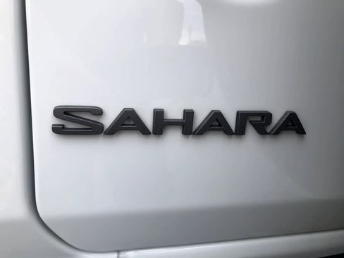 Used 2025 Jeep Wrangler Unlimited Sahara AWD/4WD image 29