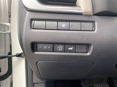 Used 2025 Nissan Rogue SV AWD/4WD image 14