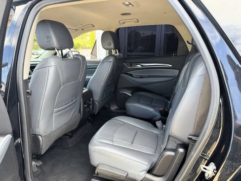 Used 2018 Buick Enclave Essence FWD image 17