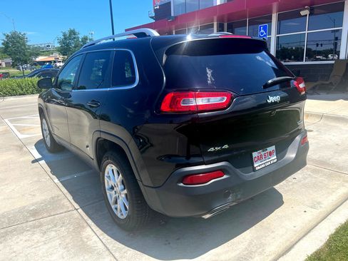 Used 2016 Jeep Cherokee Latitude image 8