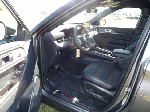 New 2025 Ford Explorer ST image 41
