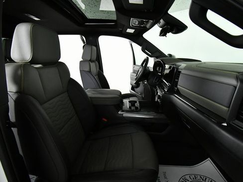 Used 2025 Chevrolet Silverado 2500 ZR2 w/ Technology Package image 24