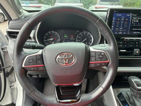 Used 2021 Toyota Highlander Platinum FWD image 14